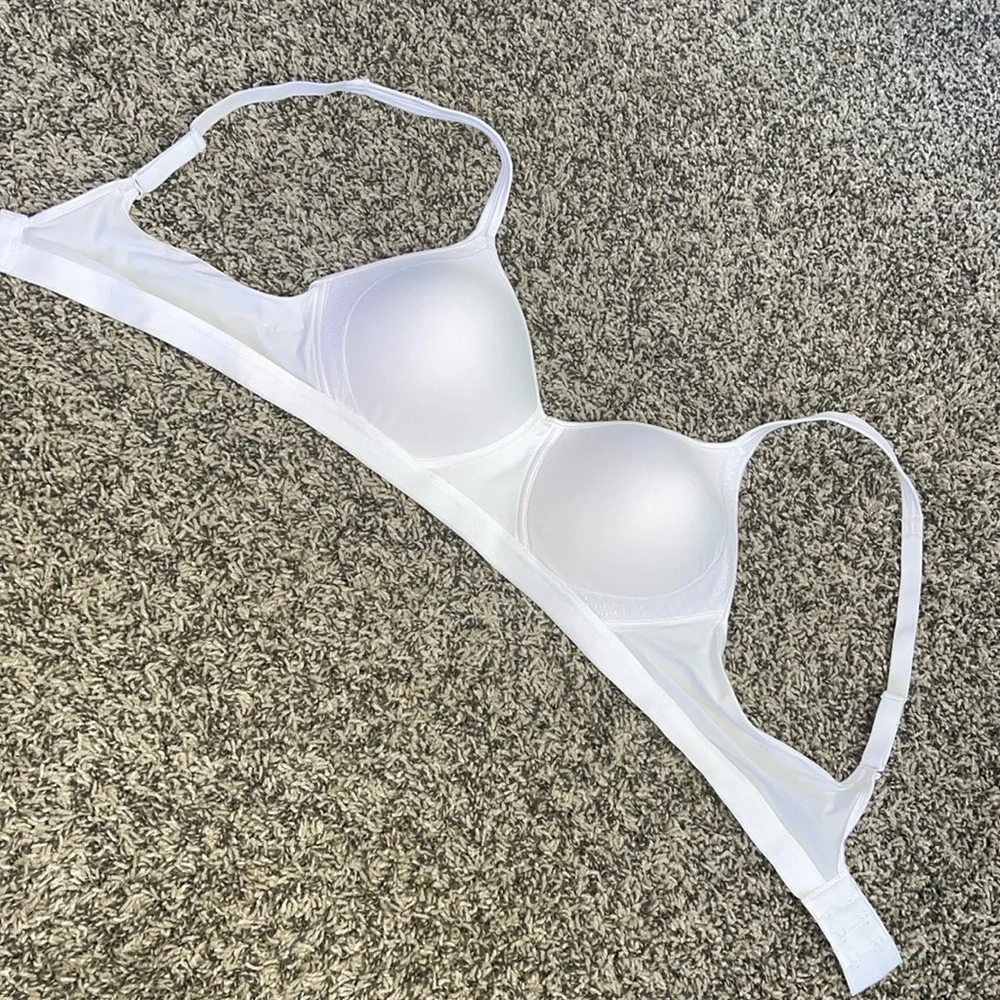 NEW Hanes bra white wire-free bra with adjustable straps size medium